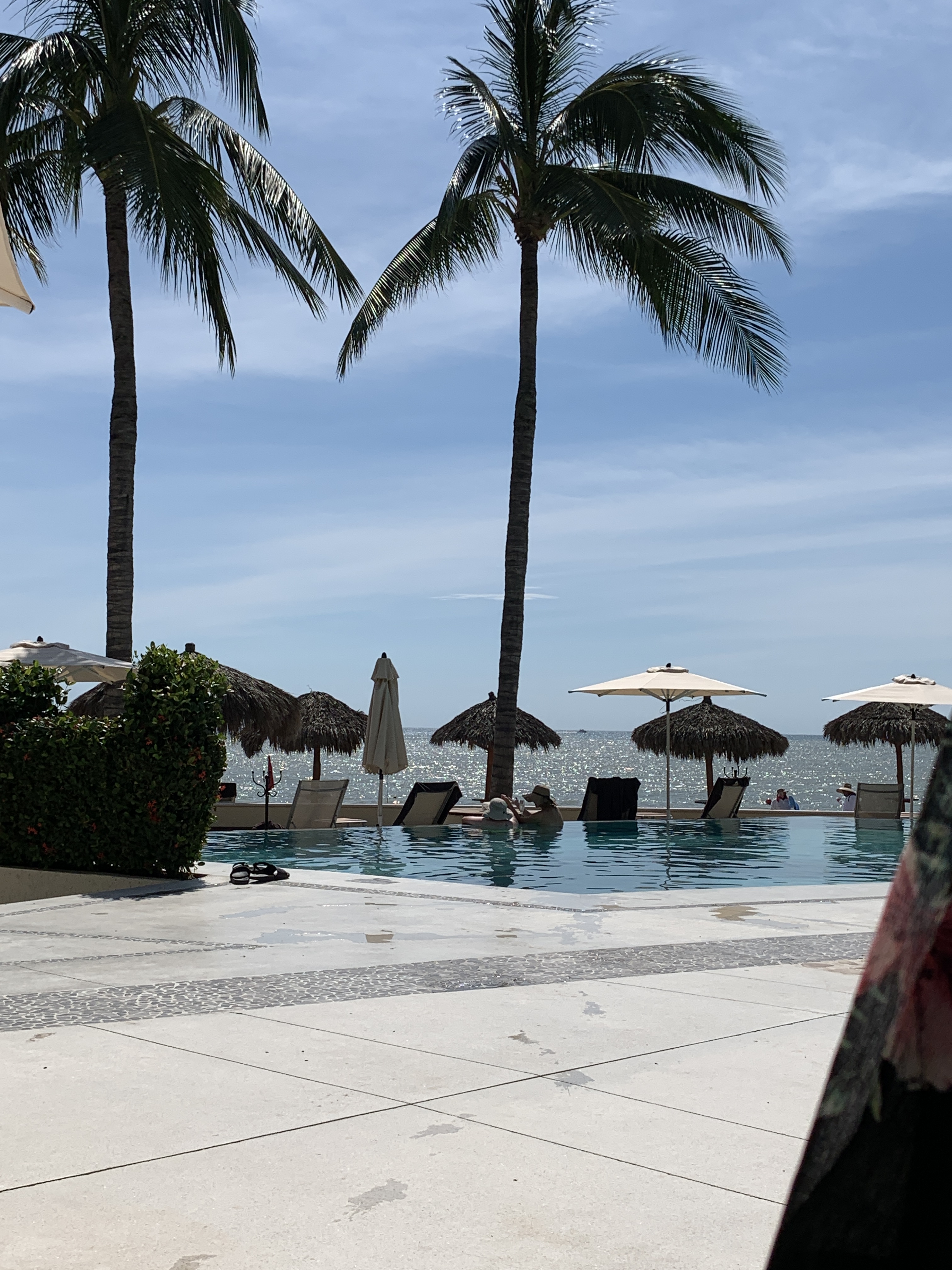 61930700194__13846508-4A76-4FD1-A075-E5766E2E59DC